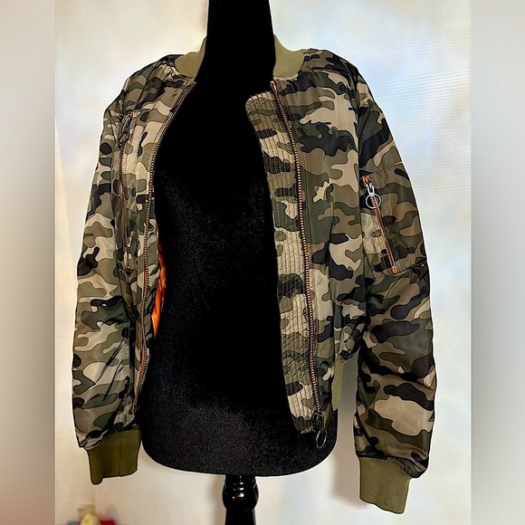 Topshop Jackets & Blazers - Topshop green/khaki camo bomber jacket with zipper pockets